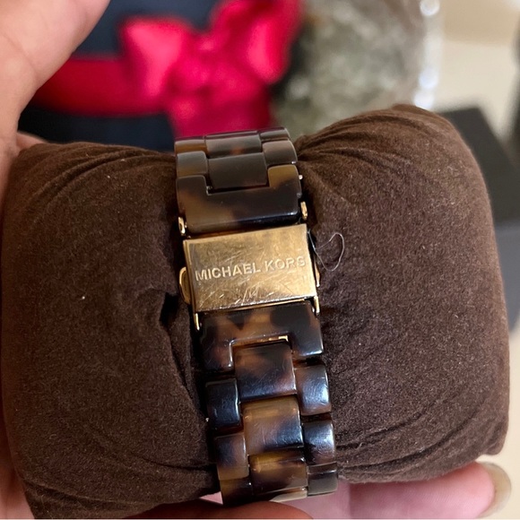 Michael Kors - Brown Tortoise Shell Lucite Chainlink Watch W/ Jeweled Face - Picture 4 of 7